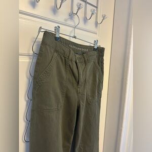 American Eagle Super High Rise Baggy Wide Leg Pants Size 2 Short Olive Green